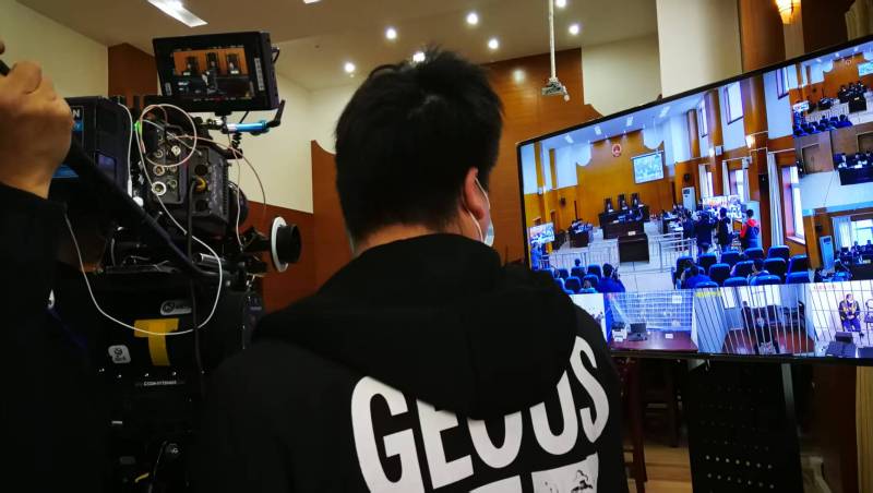 AI生成VS人工创意——樟树市广告片拍摄公司的技术浪漫主义实践